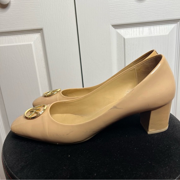 Michael Kors heeled beige nude glossy leather pumps chunky heel square toe 11W - Picture 5 of 11